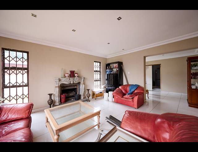 8 BEDROOM HOUSE FOR SALE IN NOORDWYK